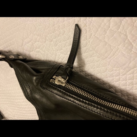 HOBO Classic Black Leather Shoulder Bag - Picture 4 of 6